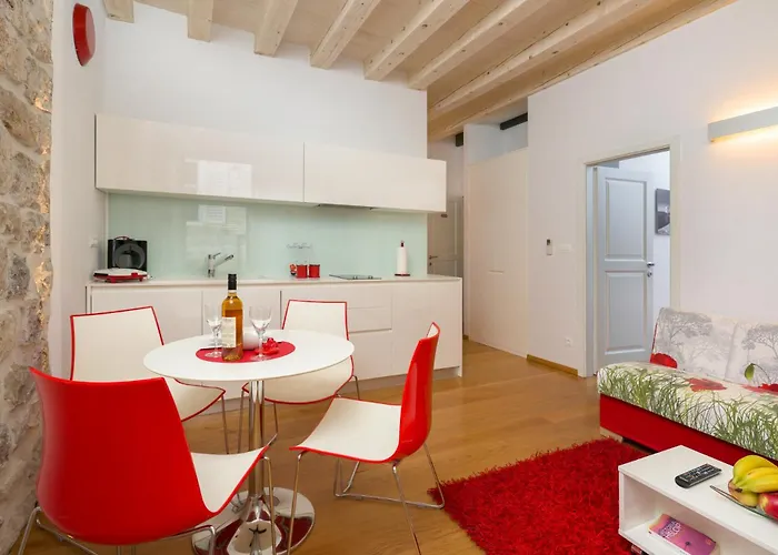 Nije Presa Apartment 2