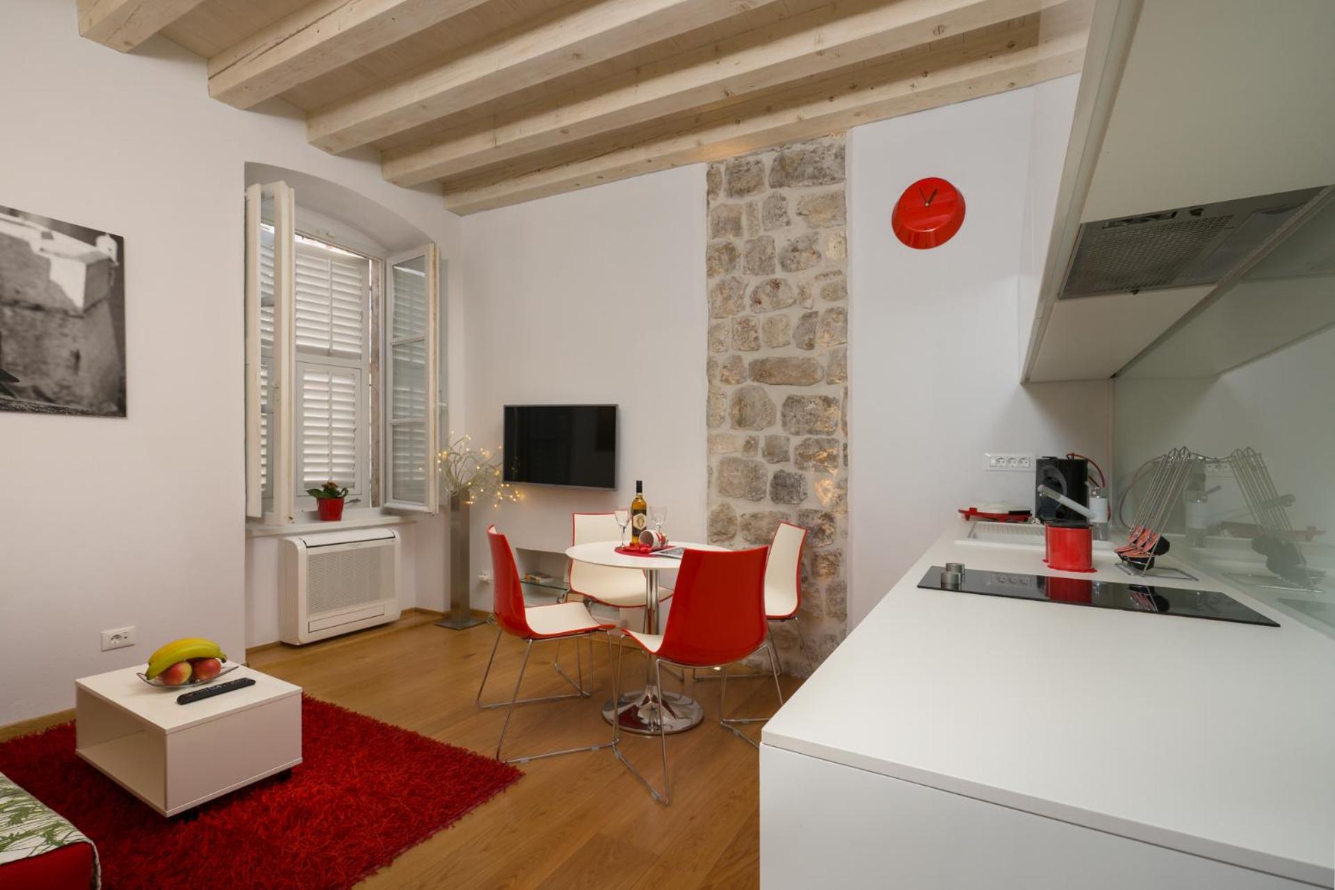 Apartment Nije Presa 2 *