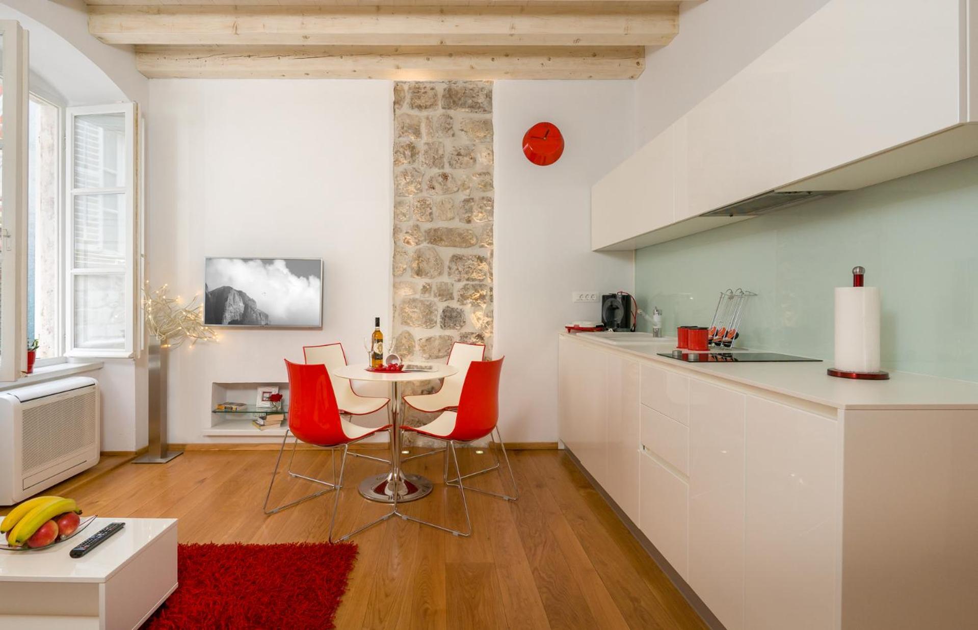 Apartment Nije Presa 2 *