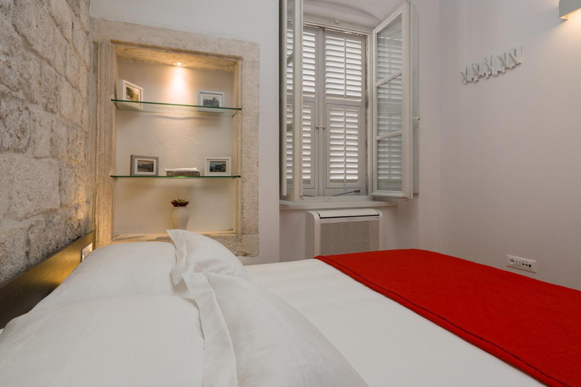 Apartment Nije Presa 2 *